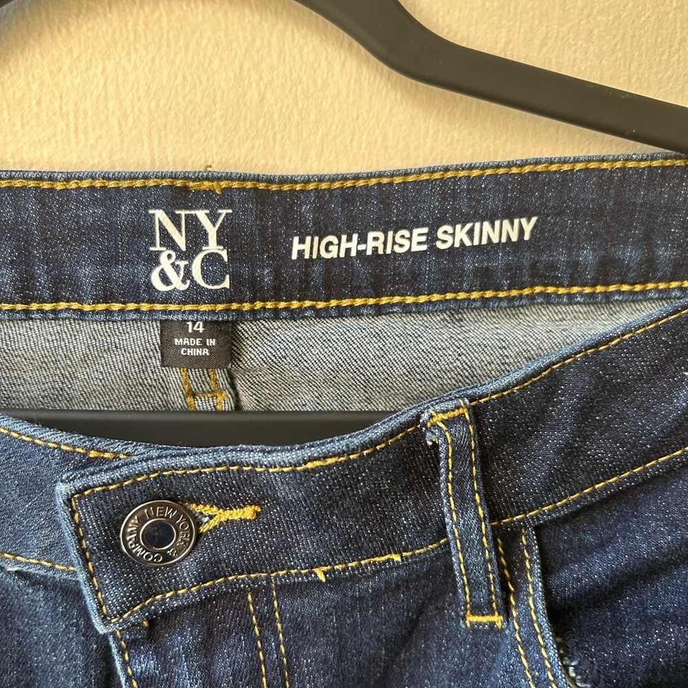 High Rise Skinny - Picture 3 of 3